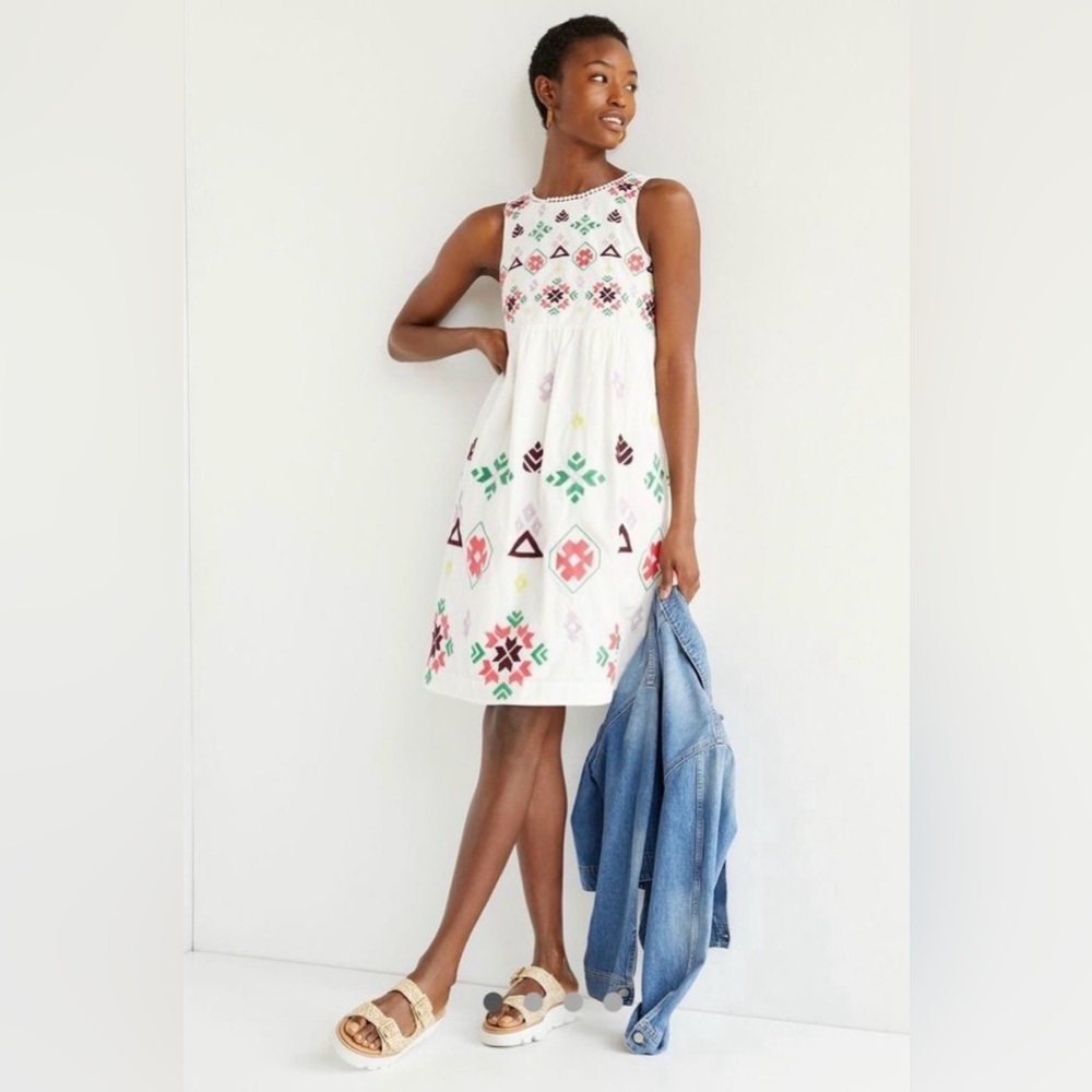 Anthropologie White Dress with Embroidered Accents - Beautiful with Pockets